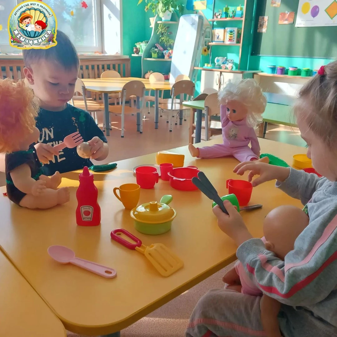 🍽️ Наши малыши — самые заботливые няни!