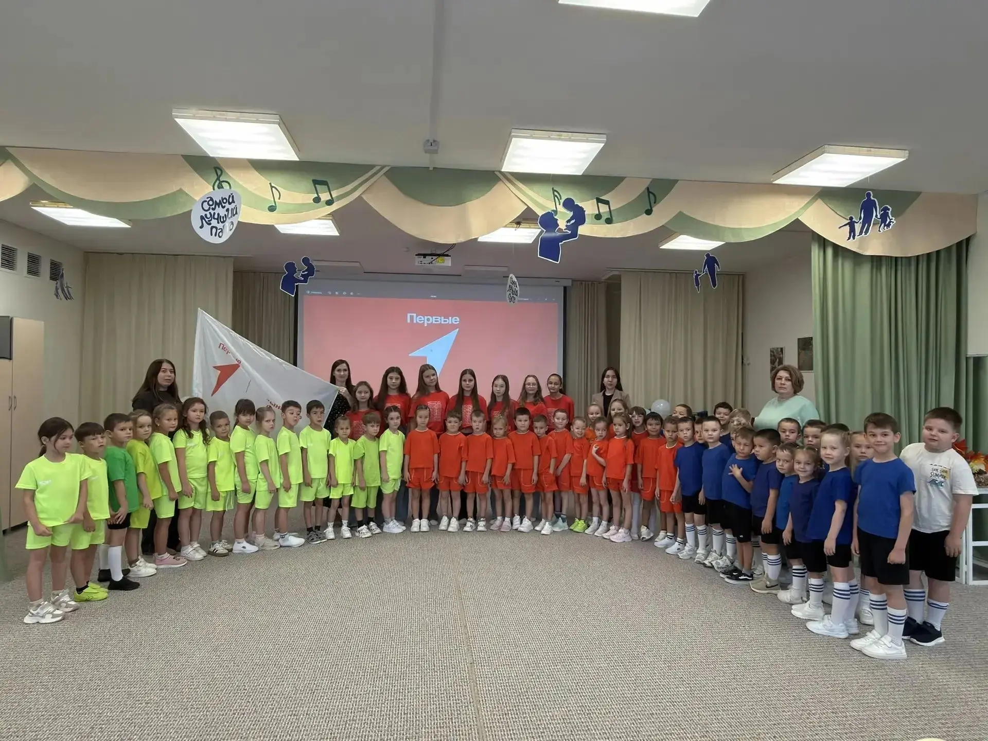 В детском саду №40 «Созвездие» прошло посвящение воспитанников в «Движение Первых». Пре...