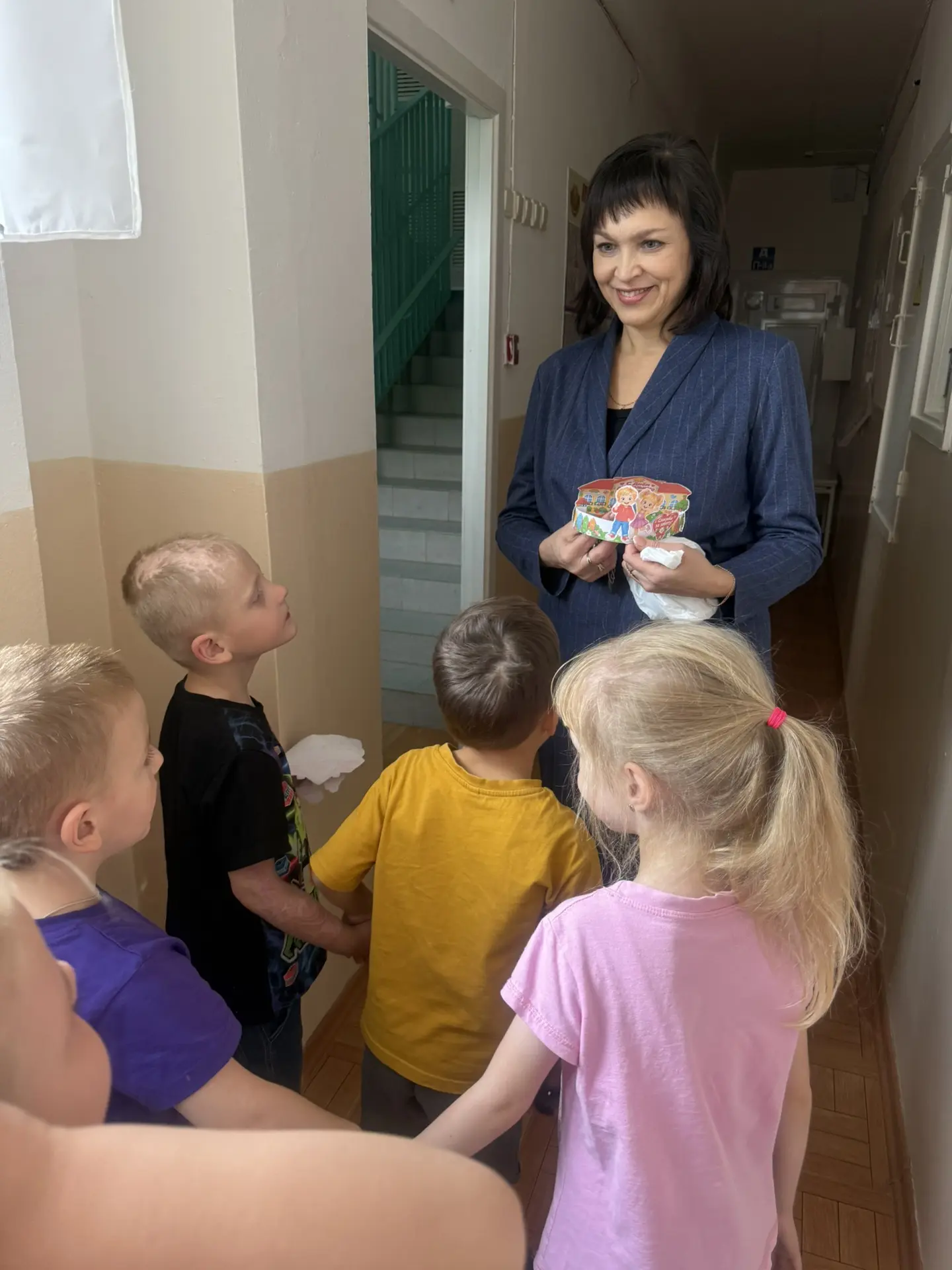 🌷В преддверии Дня дошкольного работника🌷воспитанники группы «Пчелки» 🐝подготовили тв...