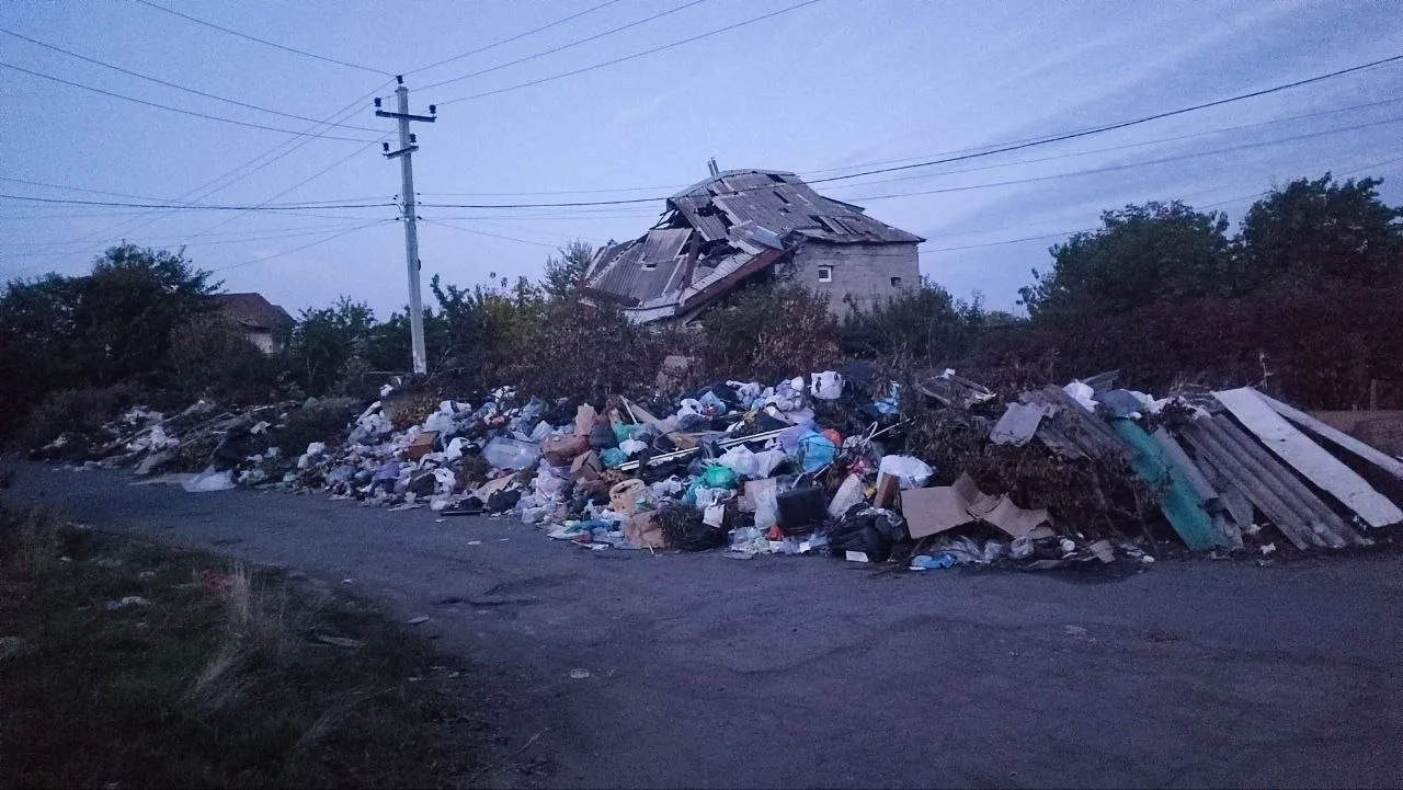 Пос. Моряков и ул. Большая Азовская, свалка уже долгое время