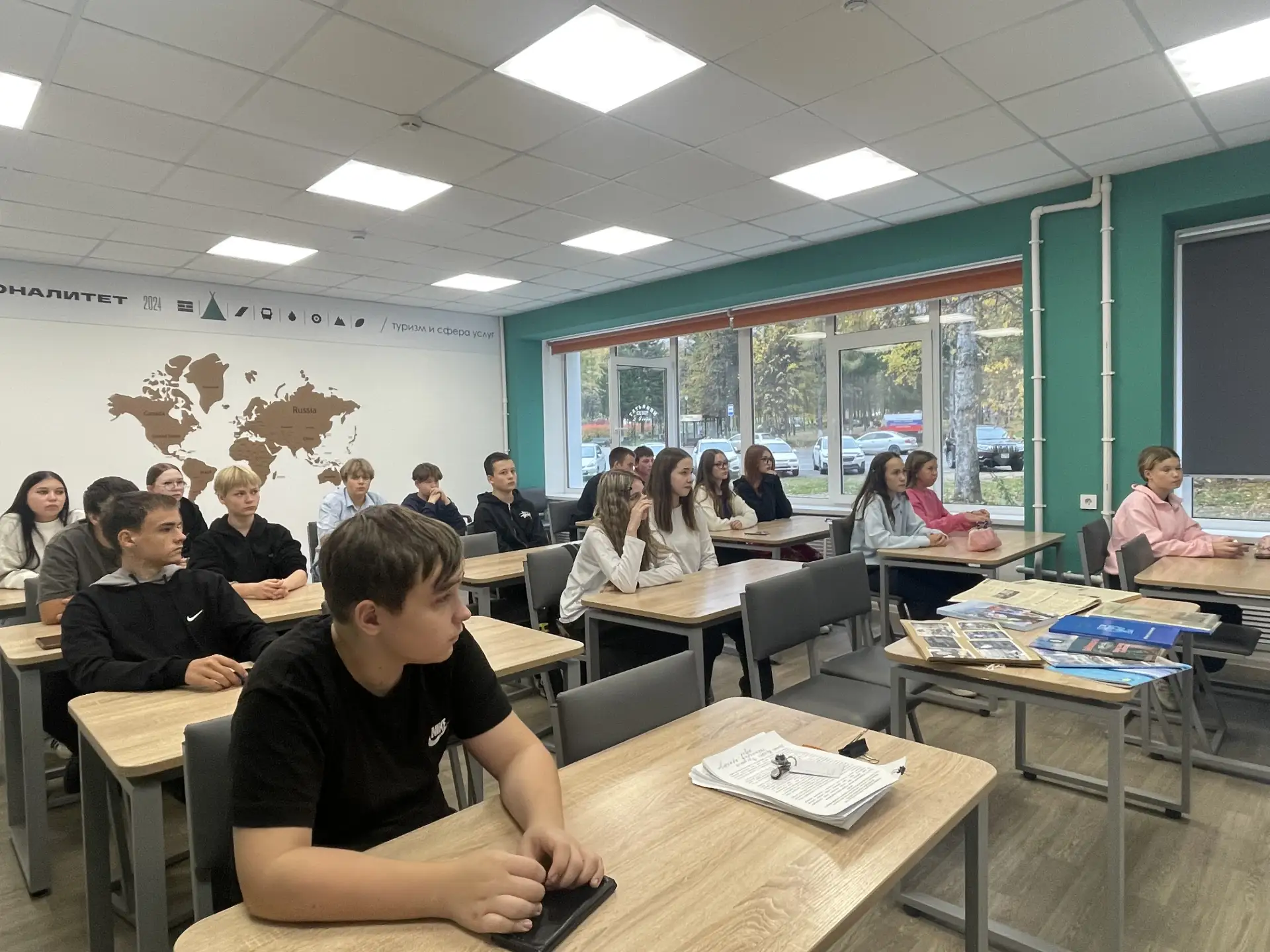 🌐 История родного края: будущие ассистенты экскурсоводов встретились с краеведом Байка...