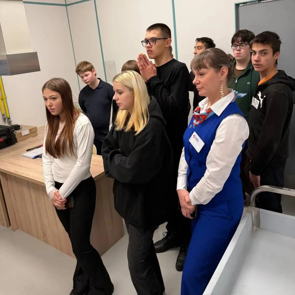 Магаданские школьники посетили лабораторный комплекс «Сила Недр»