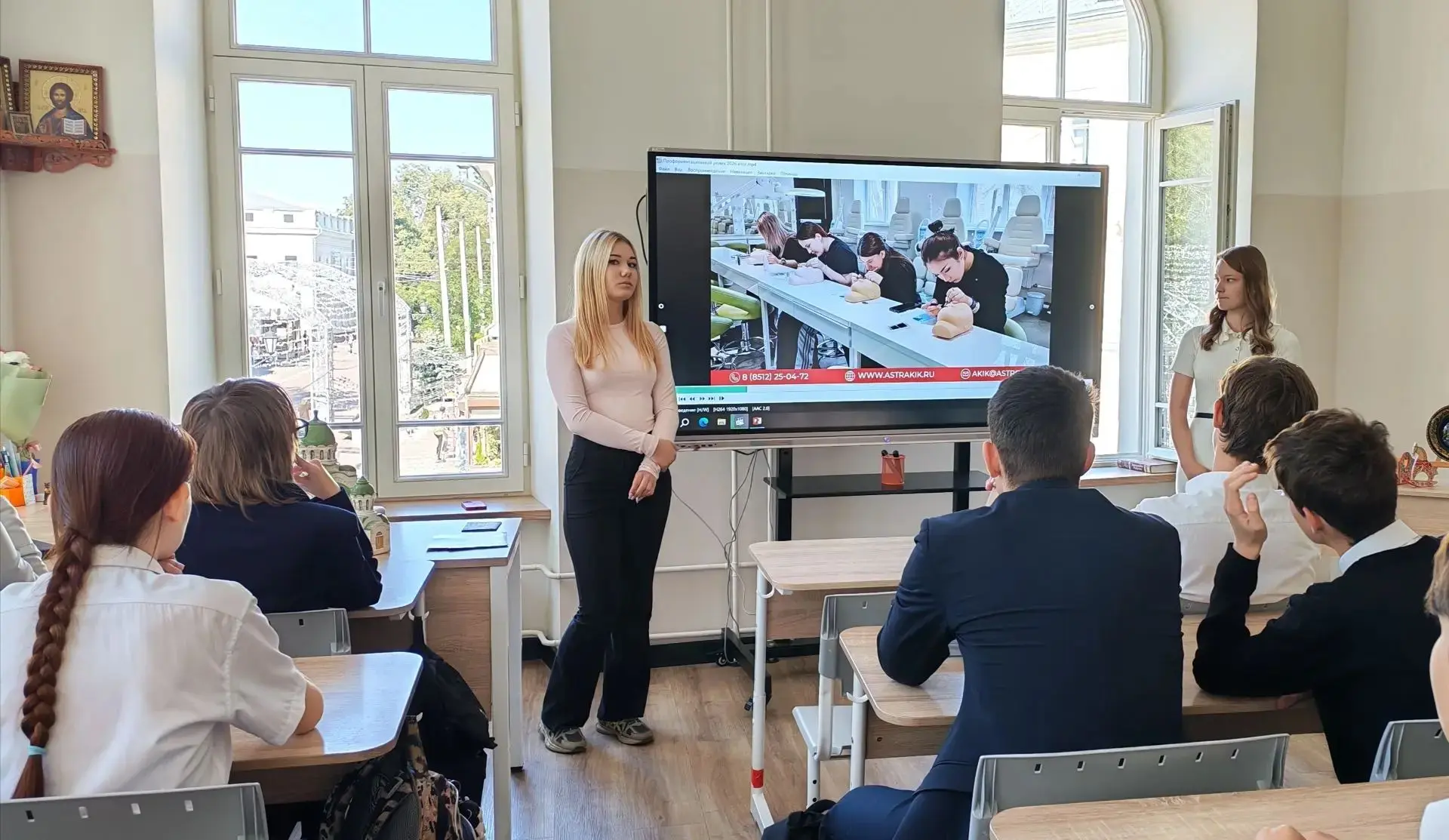 В рамках профориентационной работы преподаватели и студенты направления "Декоративно -п...