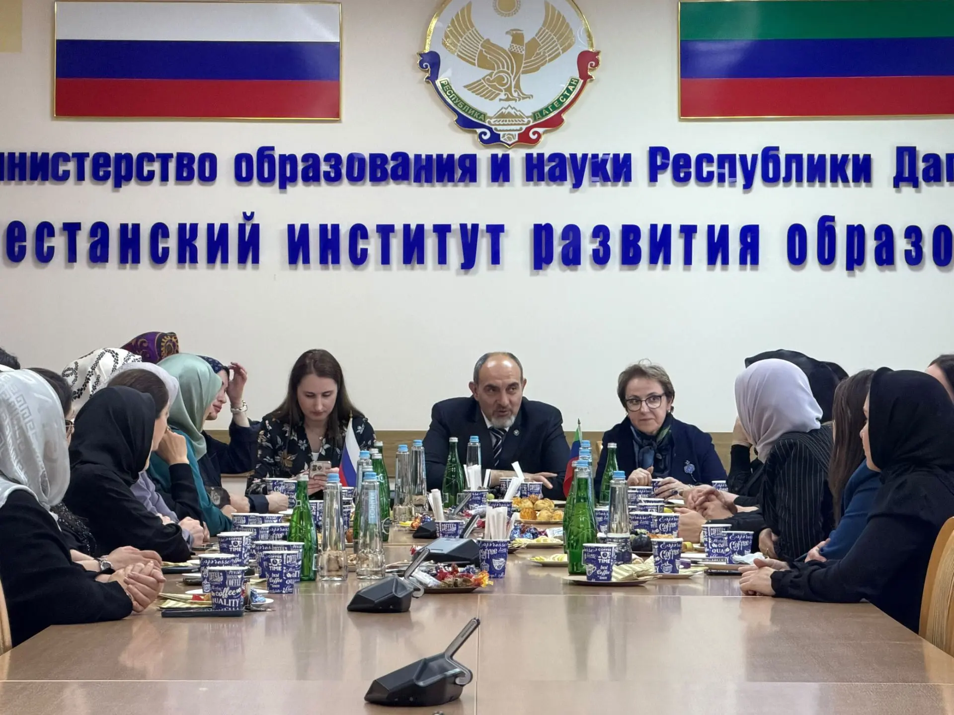 В Дагестанском институте развития образования прошла церемония награждения педагогов — ...