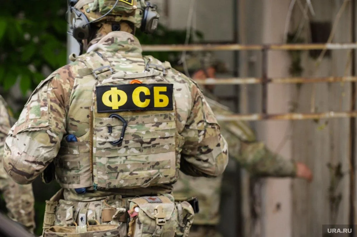 В Сургуте ФСБ и полиция задержали семерых подозреваемых в хищении 35 миллионов рублей и...