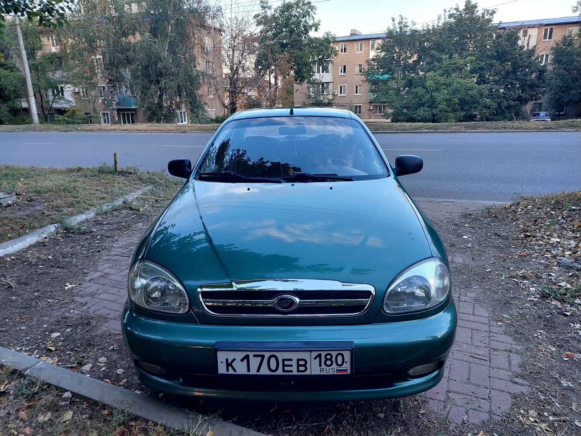 Продам Дэо Сенс 2011г. в максимальной комплектации SX - Кондиционер, 2 стеклоподьемника...
