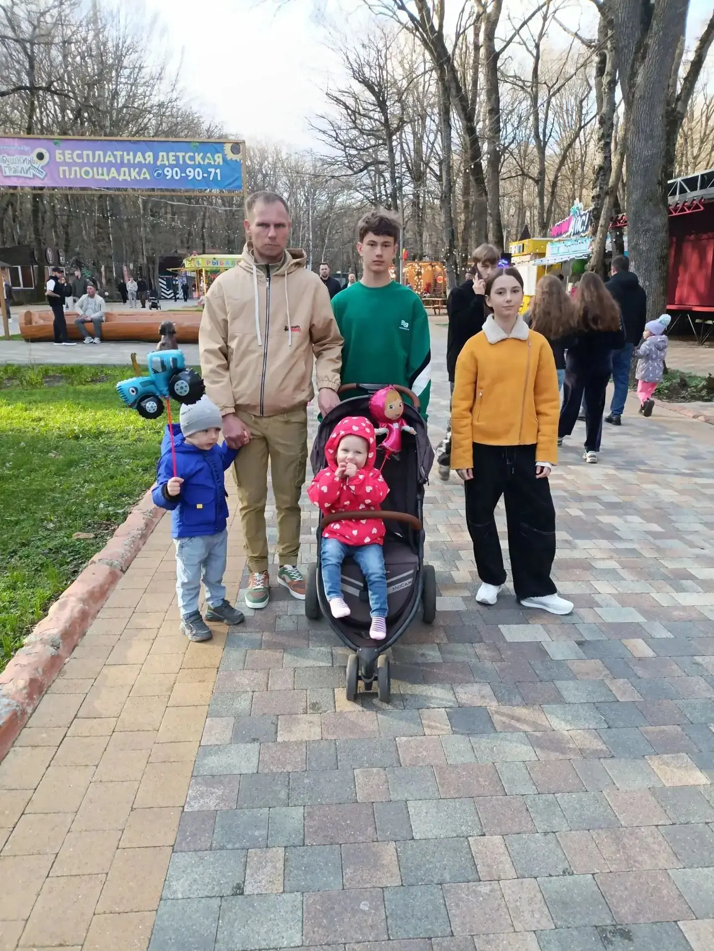 Папочка, спасибо, что ты всегда с нами рядом! Я очень люблю проводить с тобой время, в ...