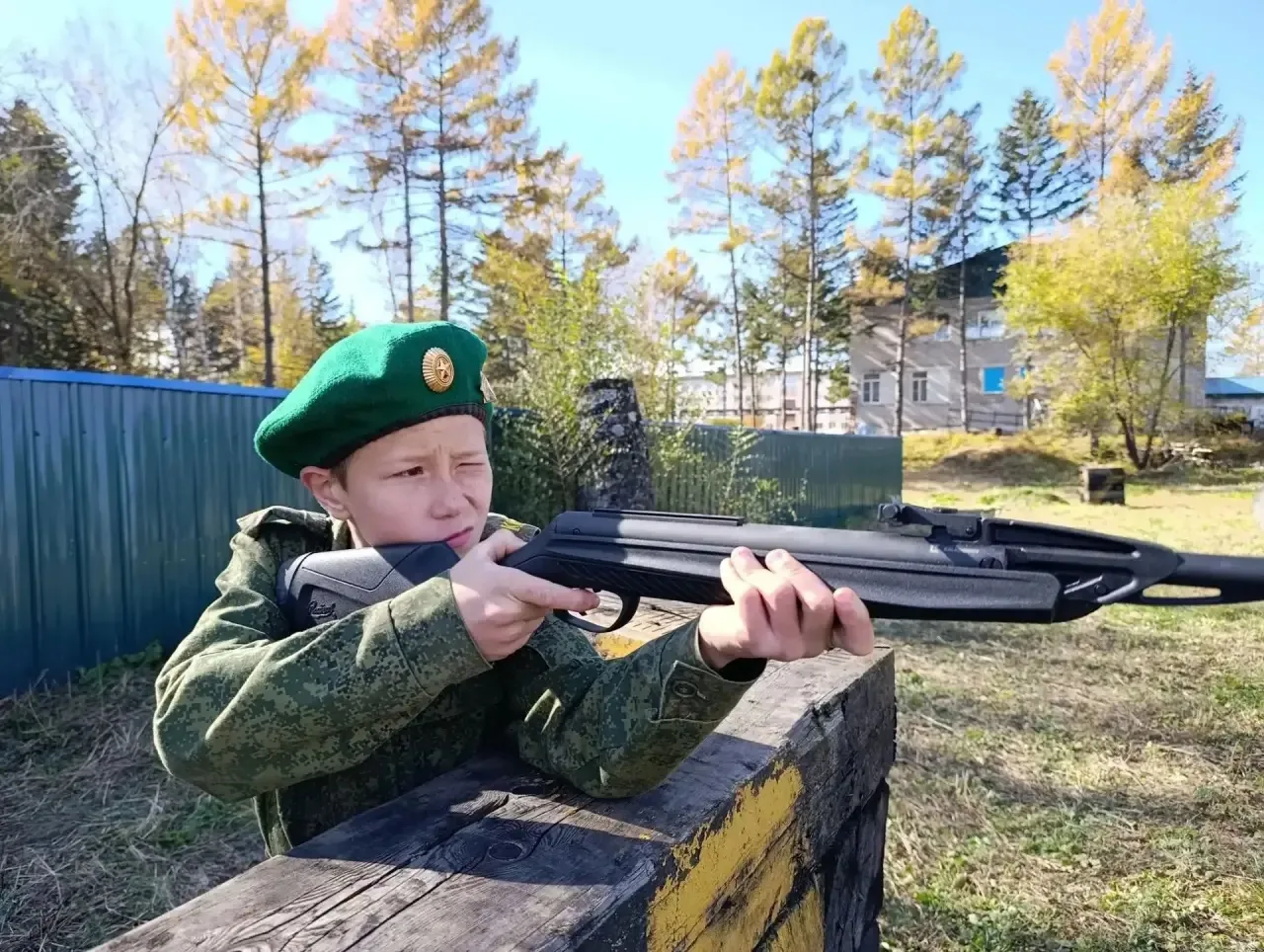 Обучающиеся  объединения "Юный друг пограничника" МАОУДО "ЦДТ"  на базе МБОУ "ООШ №4"