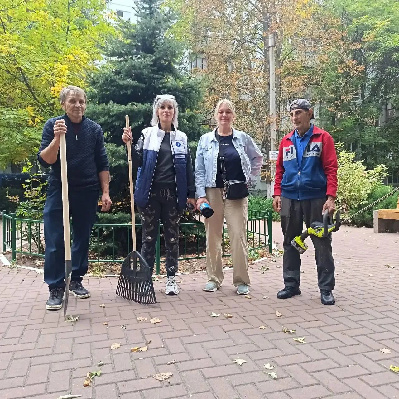Были убраны свалочные очаги, произведена обрезка сухих веток деревьев, убран образовавш...