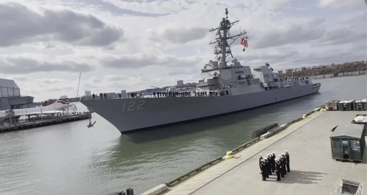 Шестой ракетный эсминец ВМС США прибудет в четверг на военно-морскую базу Рота на юге И...