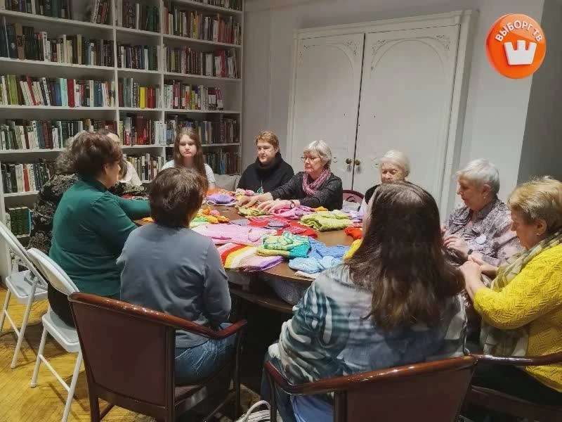 Выборгские мастерицы вновь связали сотни добрых петель