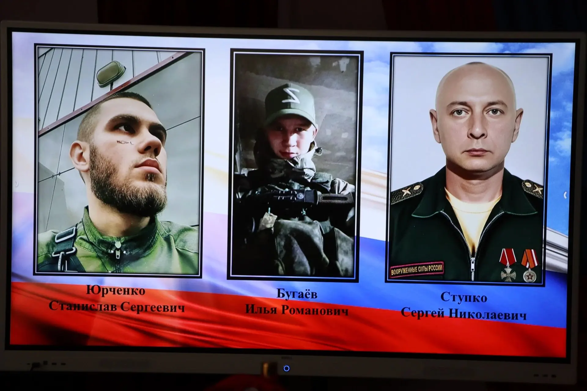 Сегодня в УВК № 4 им. В. Болотова открыли три парты Героя. Они посвящены нашим защитник...
