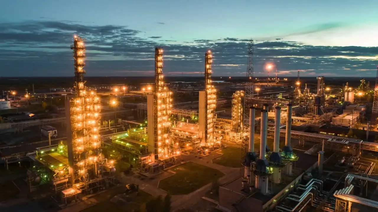 ❗️Враг атаковал крупнейший в России завод по переработке нефтегазоконденсатной смеси в ...