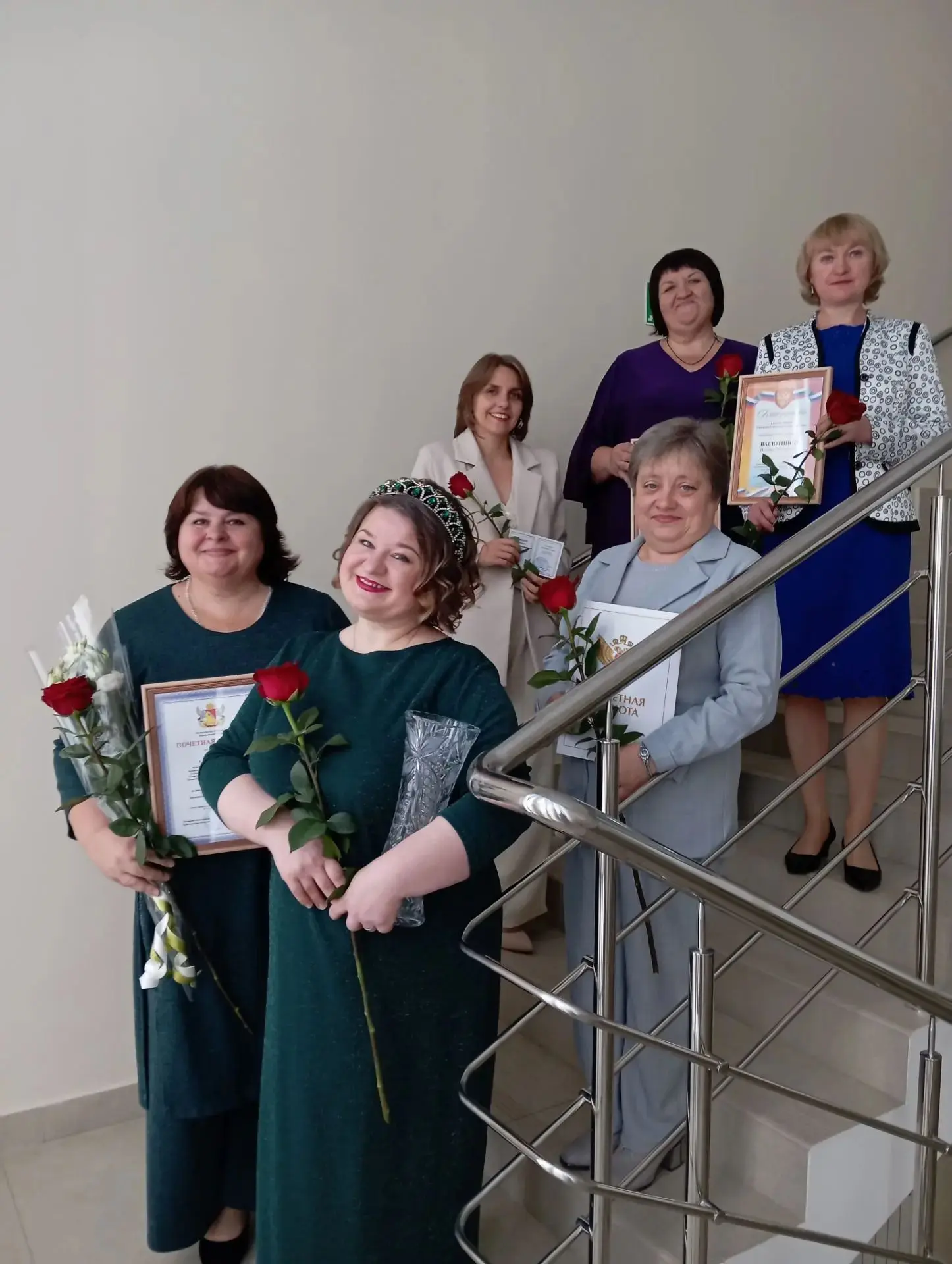 🎉 На праздничном концерте, посвященном Дню учителя, звучало много теплых слов, но самы...