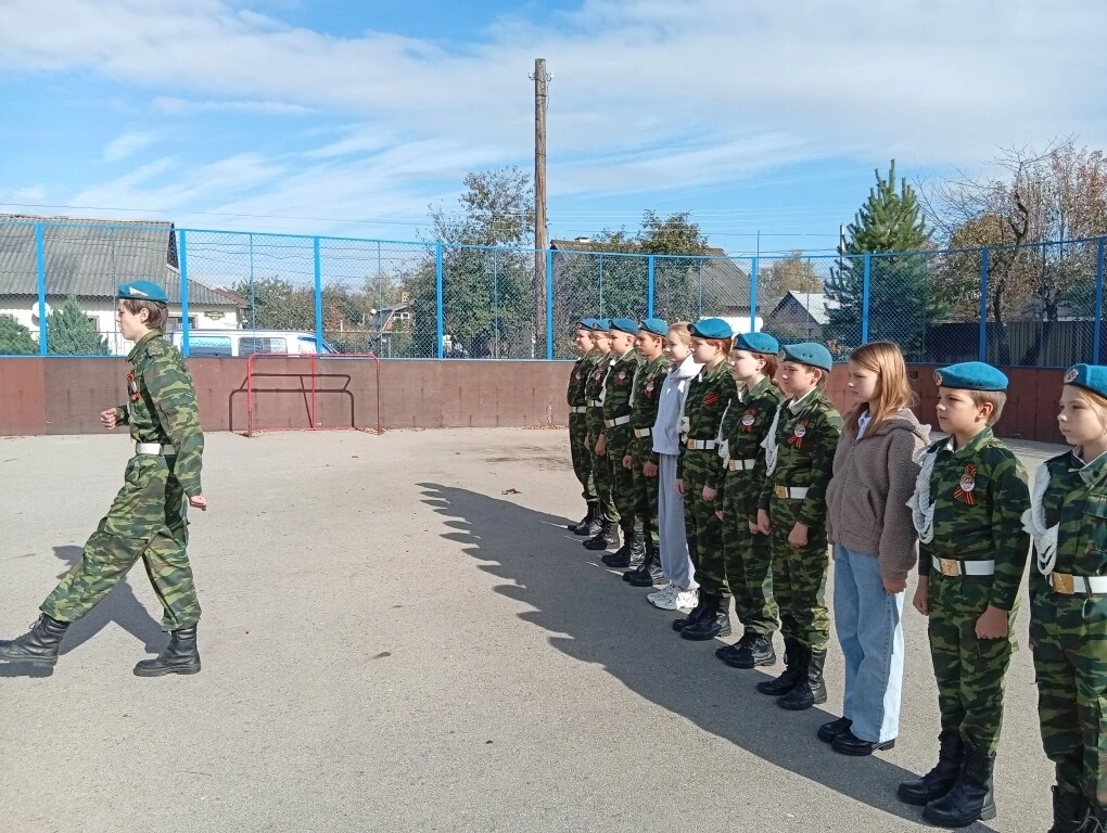 📸 В Новогуровском занимаются строевой подготовкой​