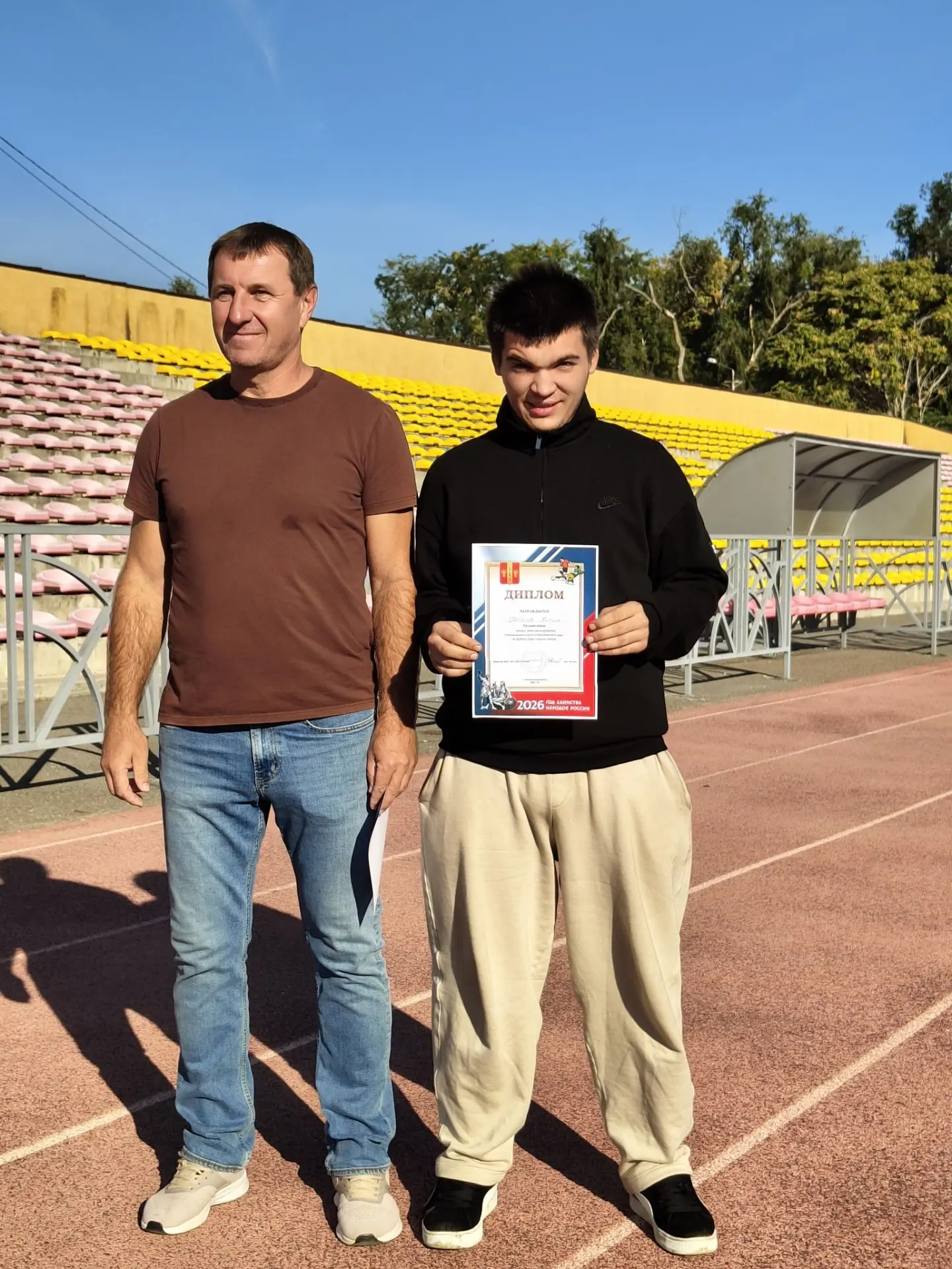 ⚽ 10 октября на стадионе  спортивной школы «Победа» на торжественном построенни  перед ...