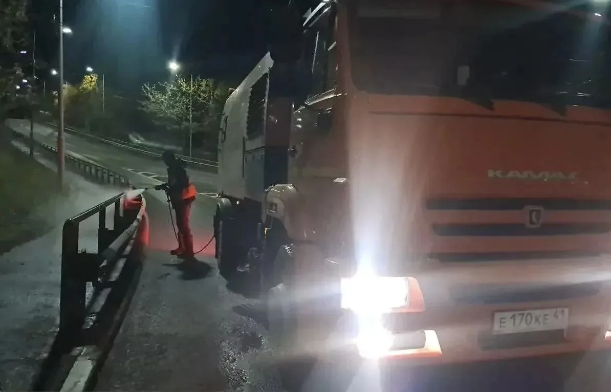 Ночью на дорогах Камчатки работала техника — но водители не оценили
