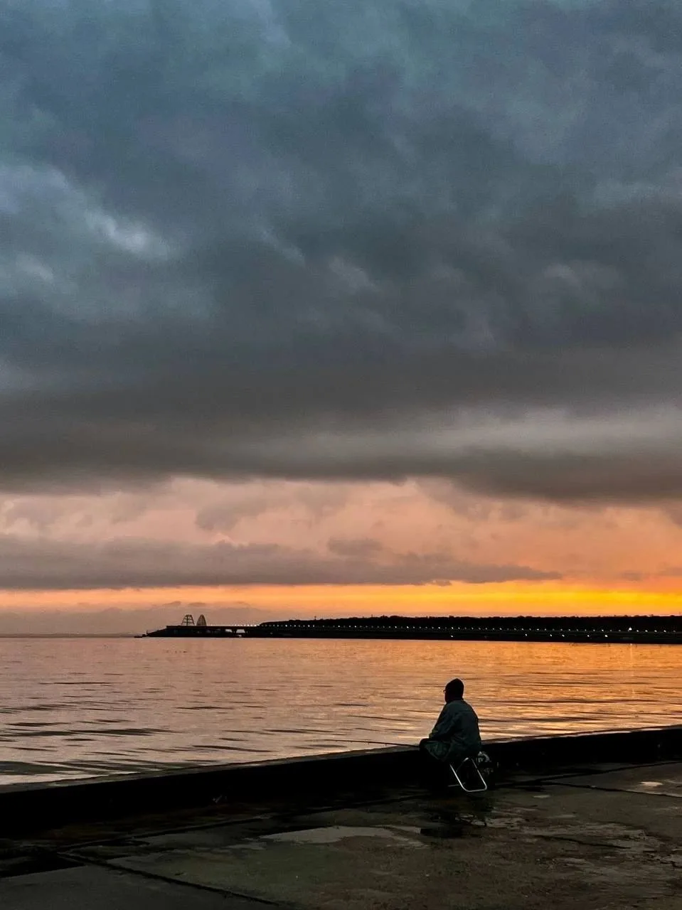 🌙 Самая страшная борьба во мне — это борьба моего чувства юмора с педагогической этикой.