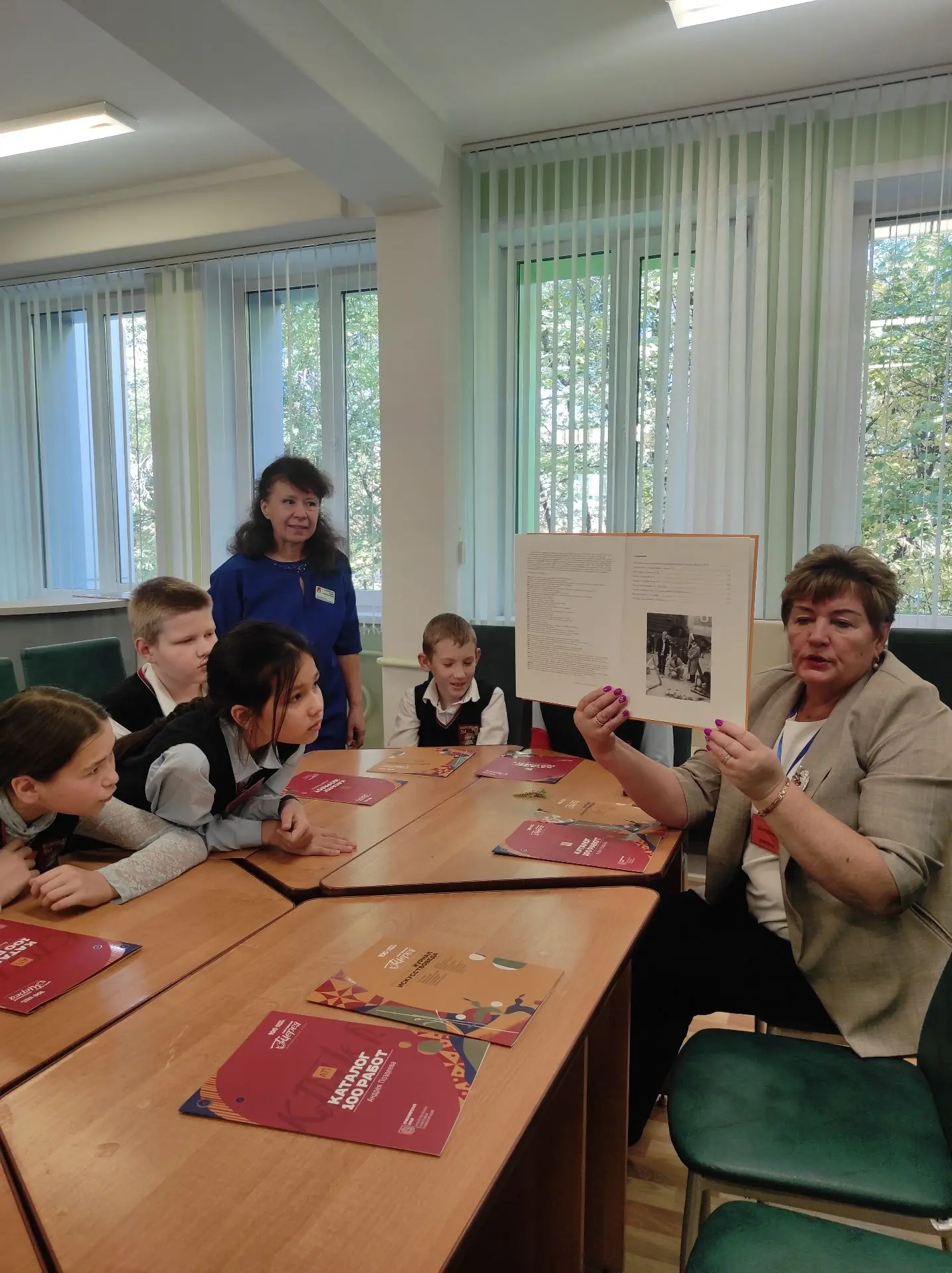 🧑‍🎨 «Художник из самого сердца Сибири»: 4Б класс о творчестве Андрея Поздеева.
