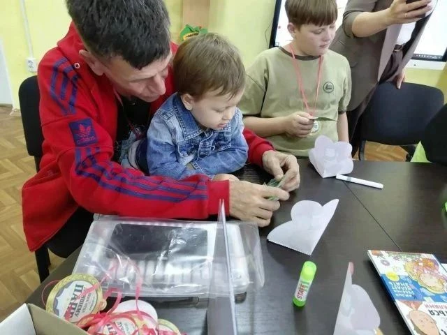 В преддверии Дня отца в Центре социальной помощи семье и детям г. Донецка было по-особе...