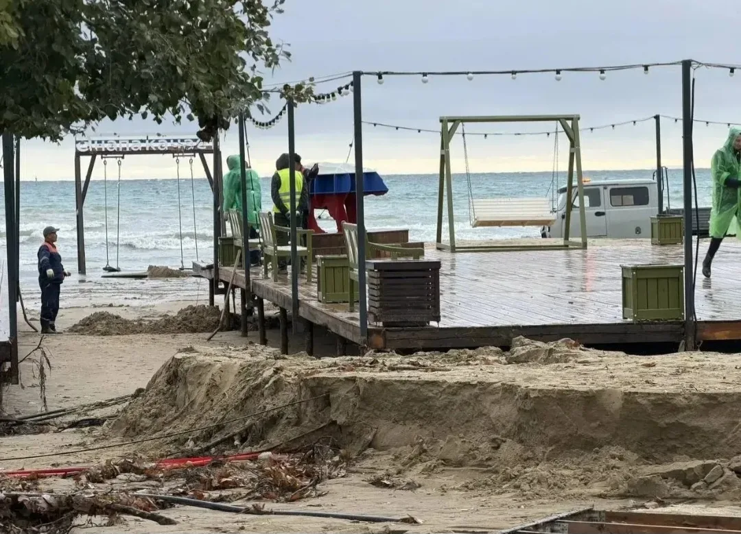 Анапа приходит в себя после залповых ливней, на курорте размыло пляжи....