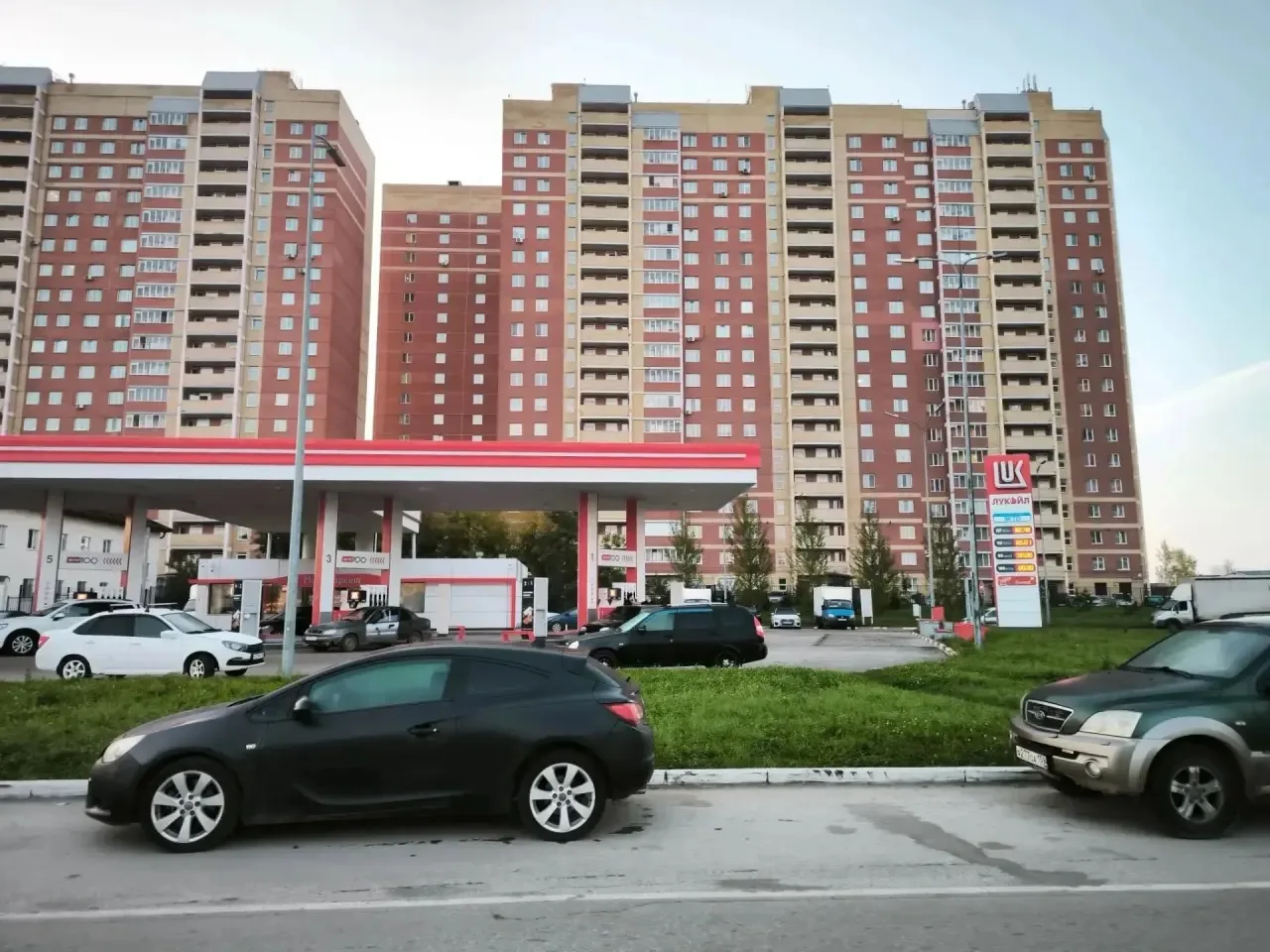 ⚠️⚠️Лукойл на Старцева есть бензин,очередь с утра небольшая.