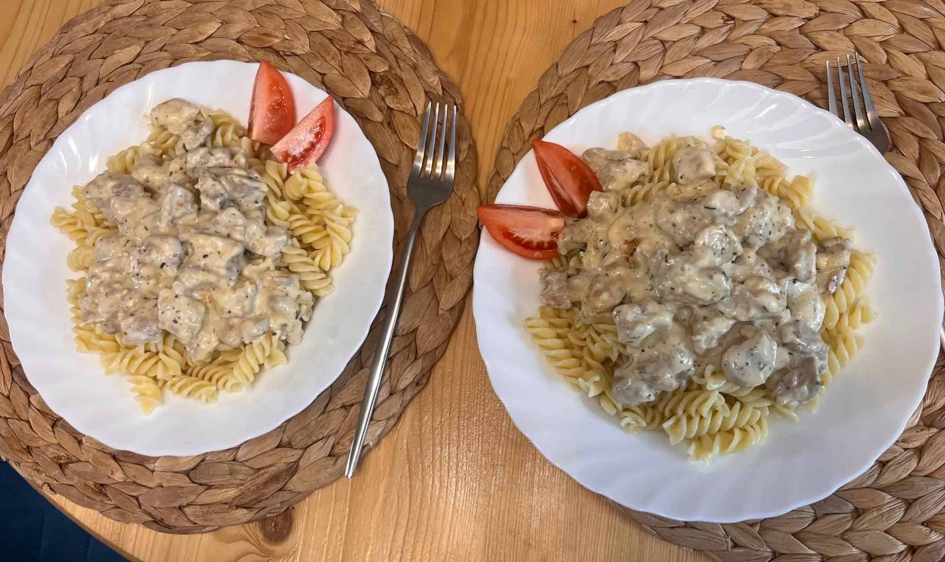 🍝 Куриная грудка в сливочно-сырном соусе с пастой