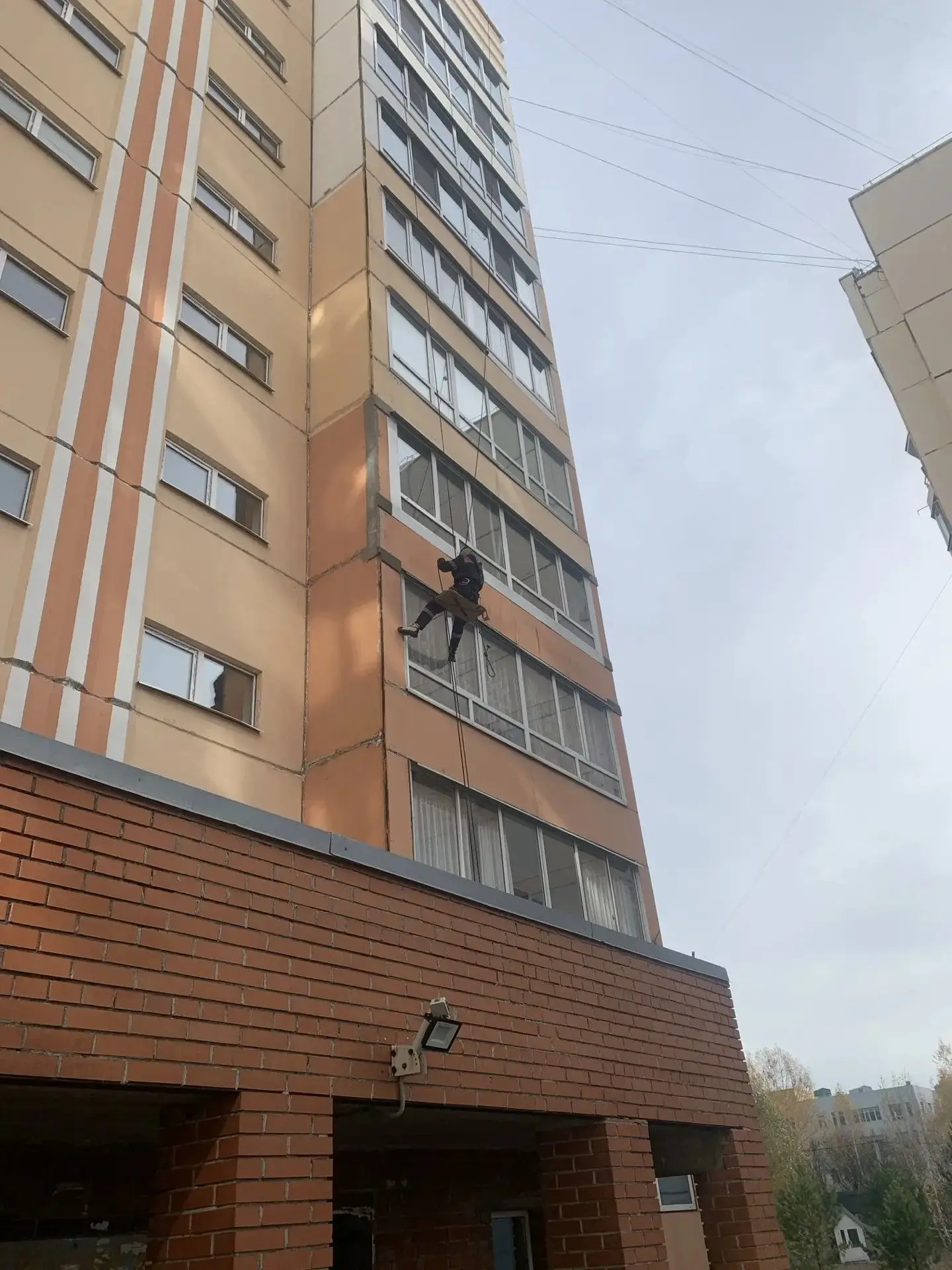Произведен ремонт межпанельных швов МКД в Восточном районе
