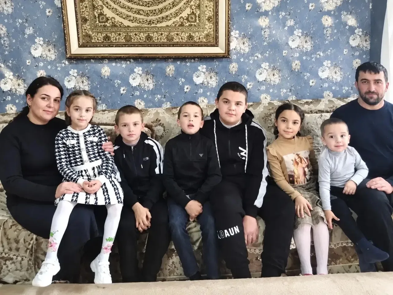 Сразу две многодетные семьи из Карачаево-Черкесии удостоены высоких государственных наград
