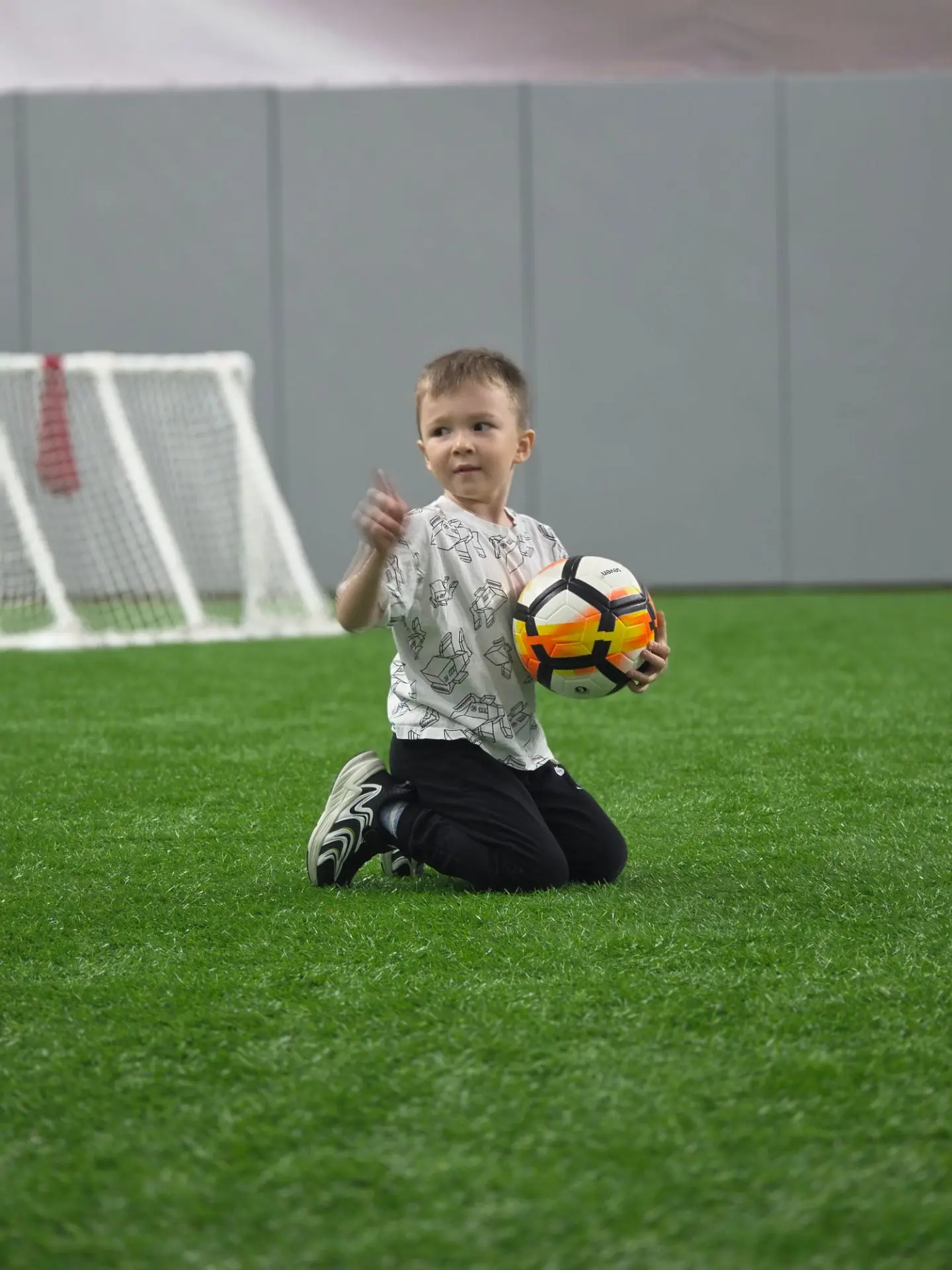 Ну что, наконец-то мы пошли на футбол ⚽️🥅. Севке очень понравилось на тренировке, трен...