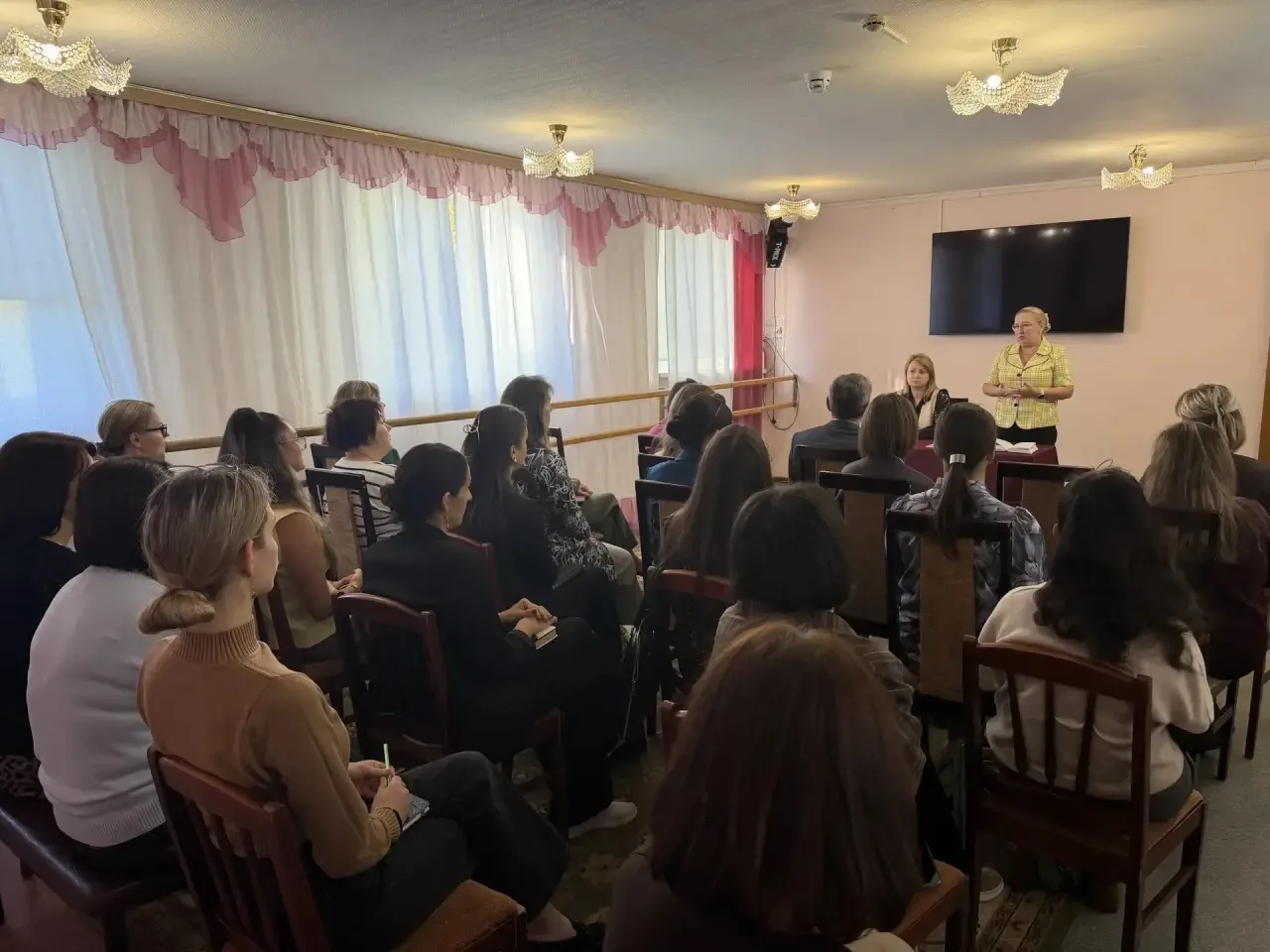 В Доме детского творчества прошло традиционное заседание педагогической кафедры.