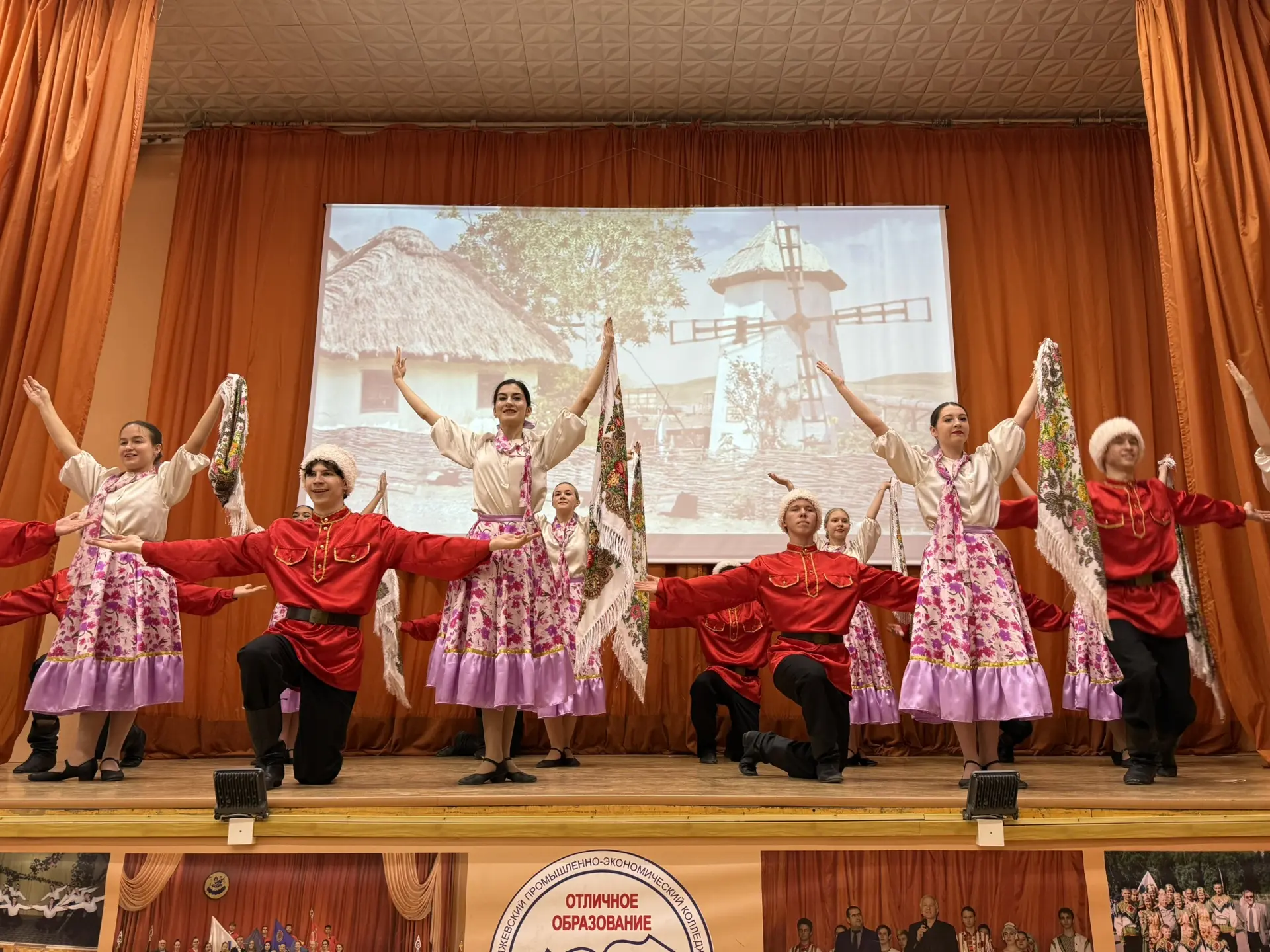 «Сказочный ИПЭК»: посвящение в студенты началось! ✨🎭