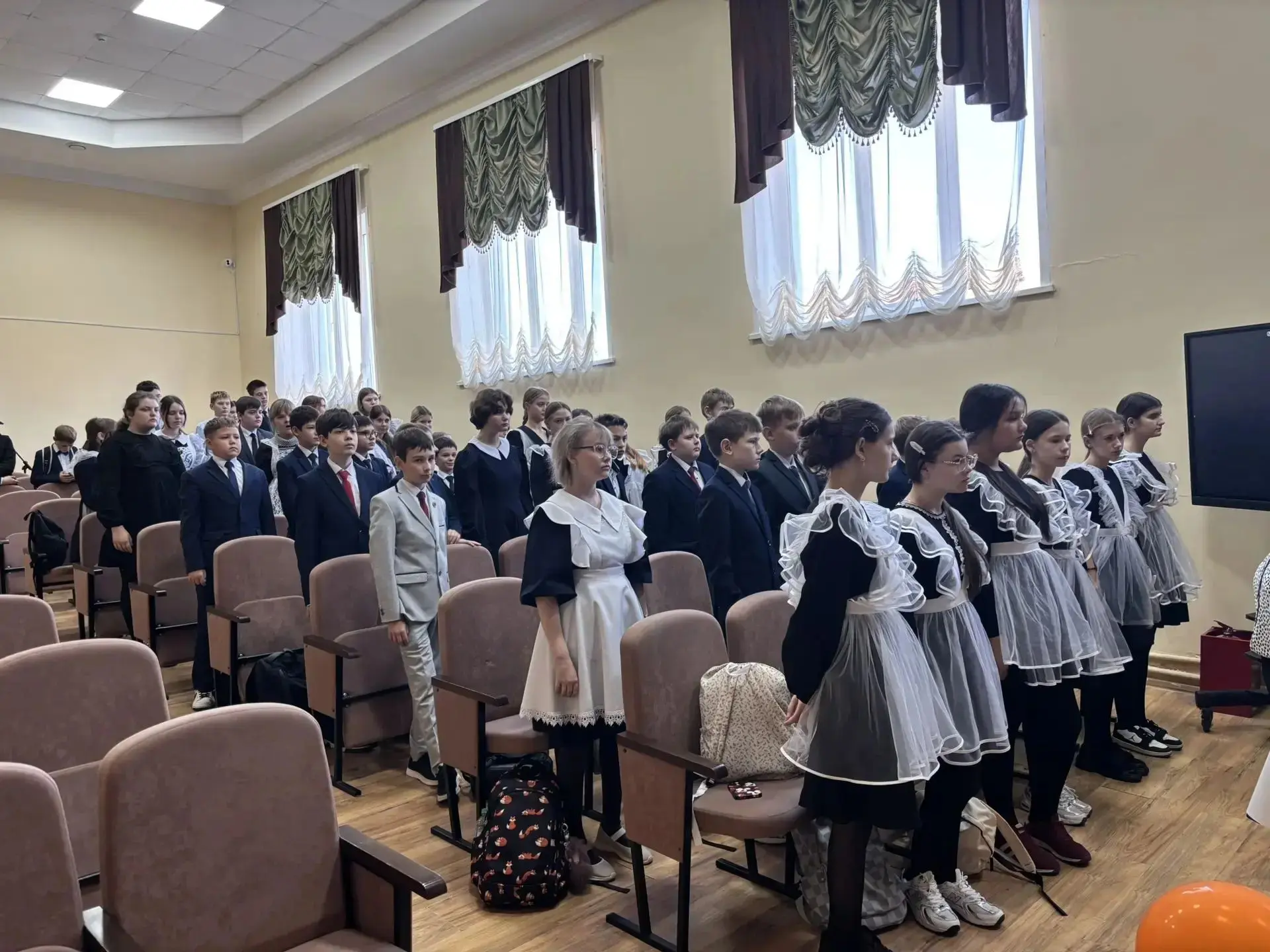 "ПАМЯТЬ ХРАНЯТ ЖИВЫМ"