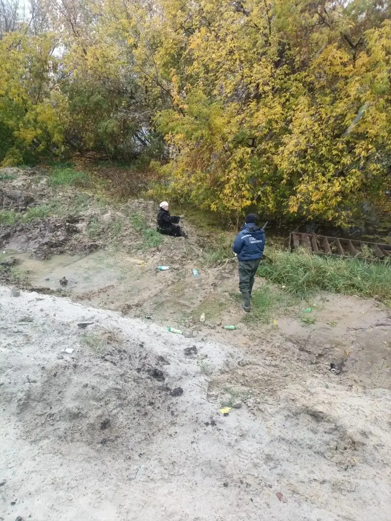 «Хотела сэкономить время — а попала в беду»: тюменка провалилась в раскисшую глину