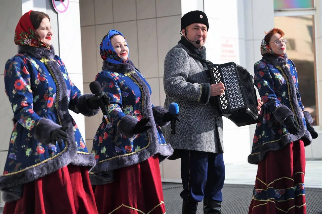 14 октября в праздник Покрова на Троицкой площади пройдёт концертная программа. Выступя...