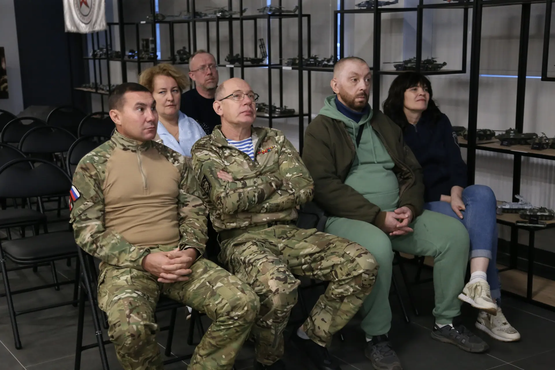 Участники фестиваля «Освободители» посетили Завод ЛОМО