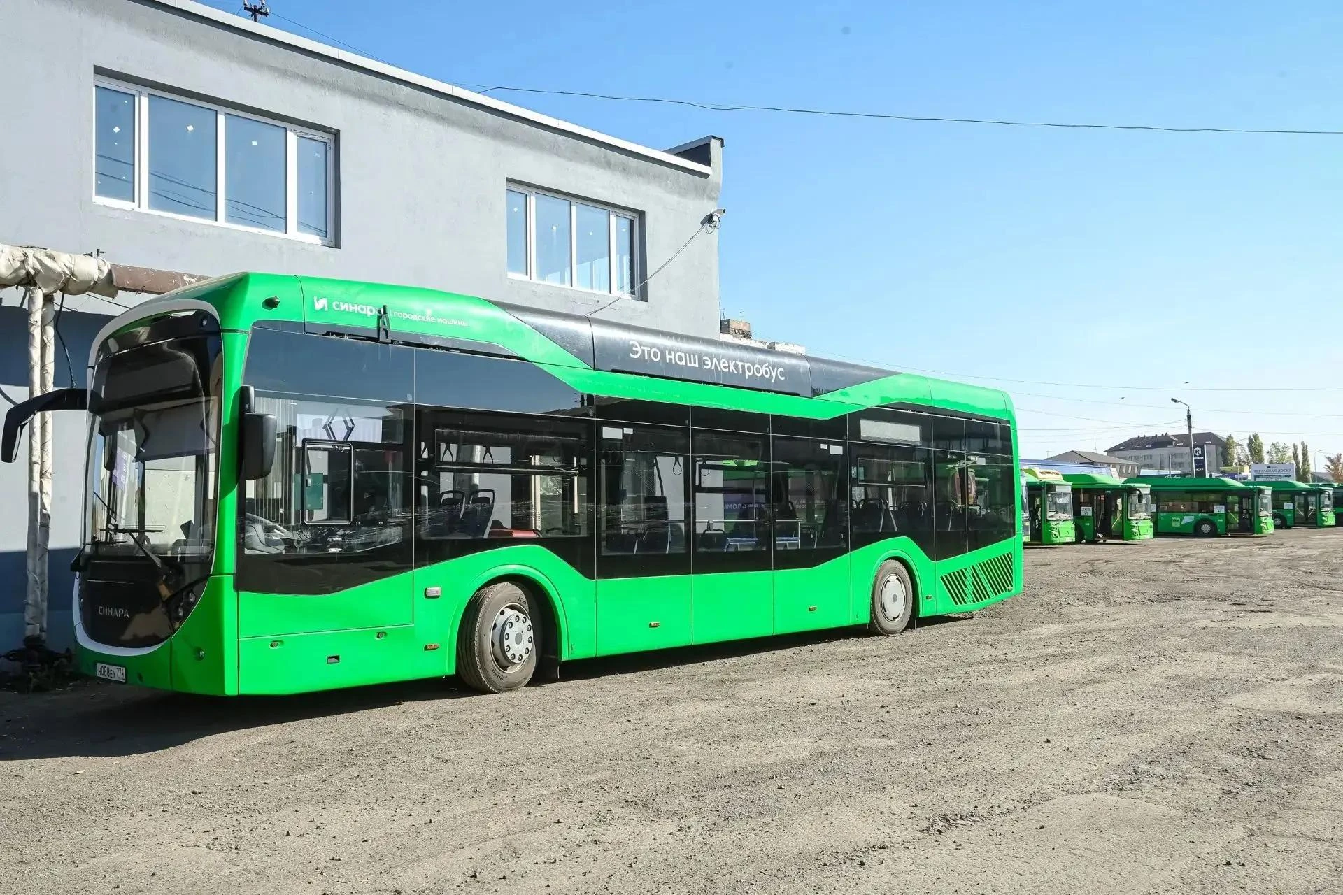 По Оренбургу начал курсировать новый электробус «Синара-6253»
