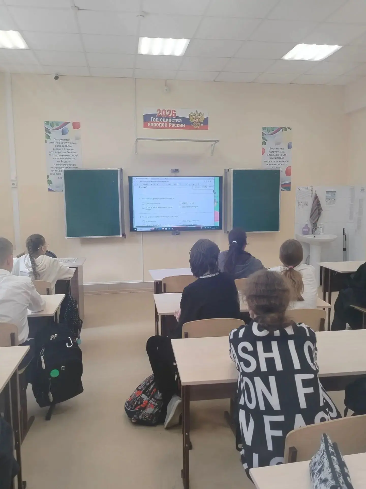 🛡️💻 МЕСЯЧНИК МЕДИАБЕЗОПАСНОСТИ: УЧИМСЯ ЗАЩИЩАТЬ СЕБЯ В СЕТИ! 💻🛡️