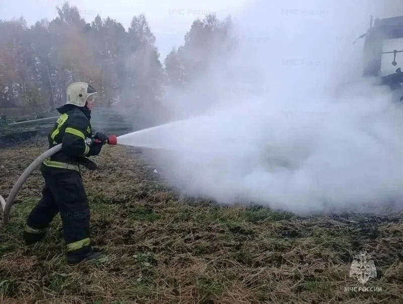 В Голуне загорелся трактор