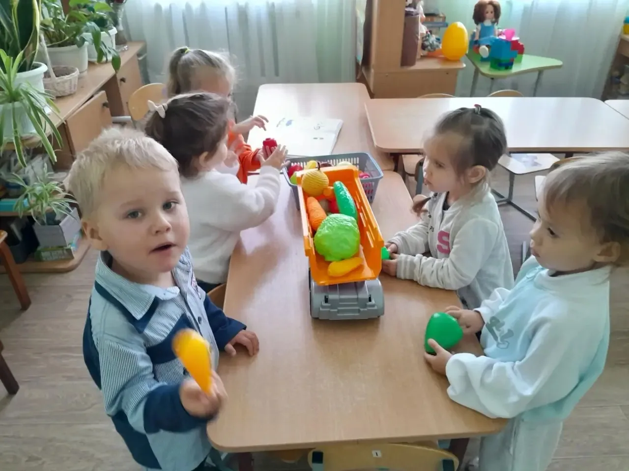 Сегодня в младшей группе был насыщенный и интересный день! 🧠👷‍♂️
