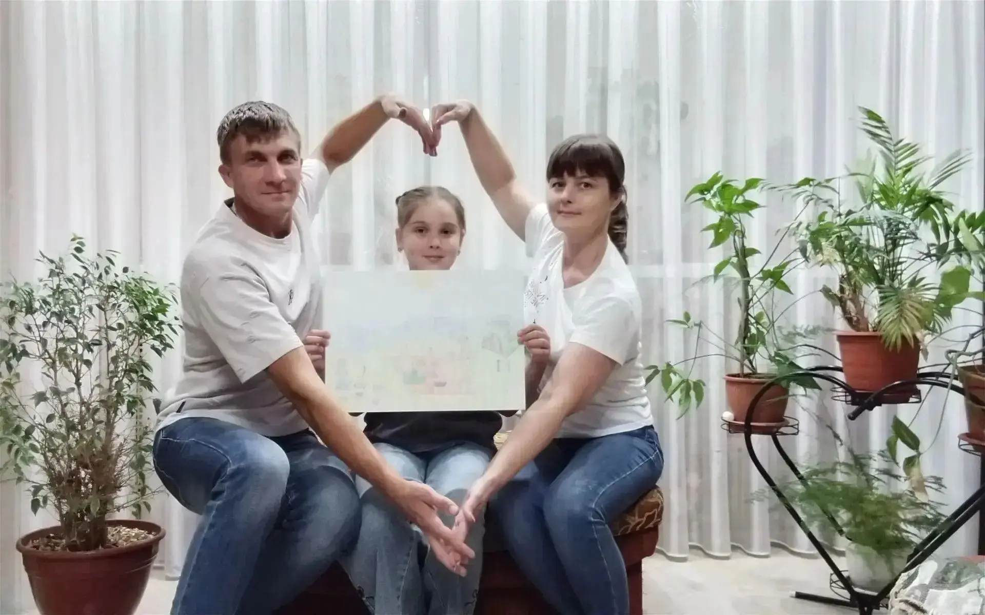 Моя счастливая семья: подведены итоги областного конкурса рисунка