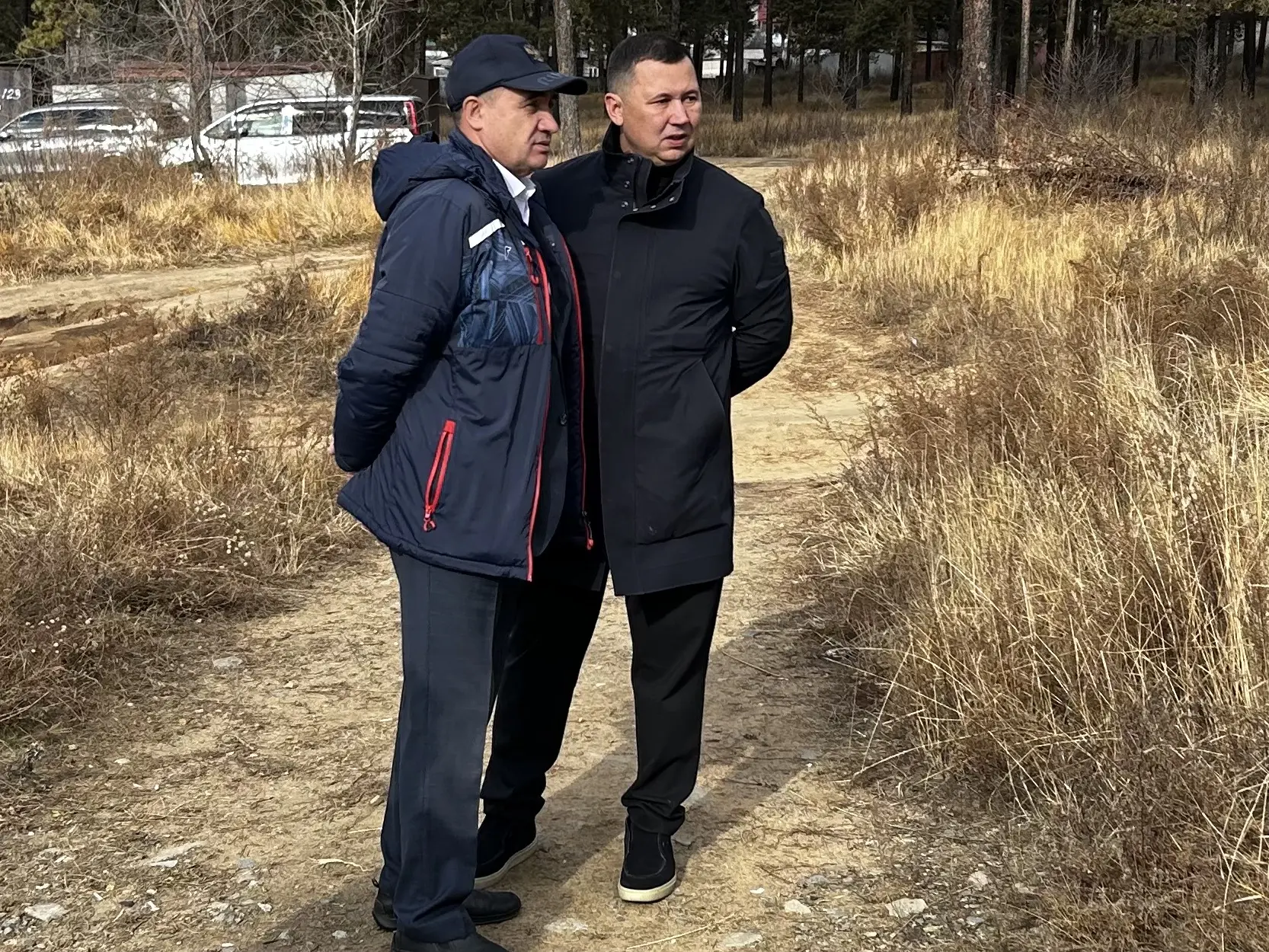 📍 Продолжаем работу по переносу гаражей в посёлке Антипиха!