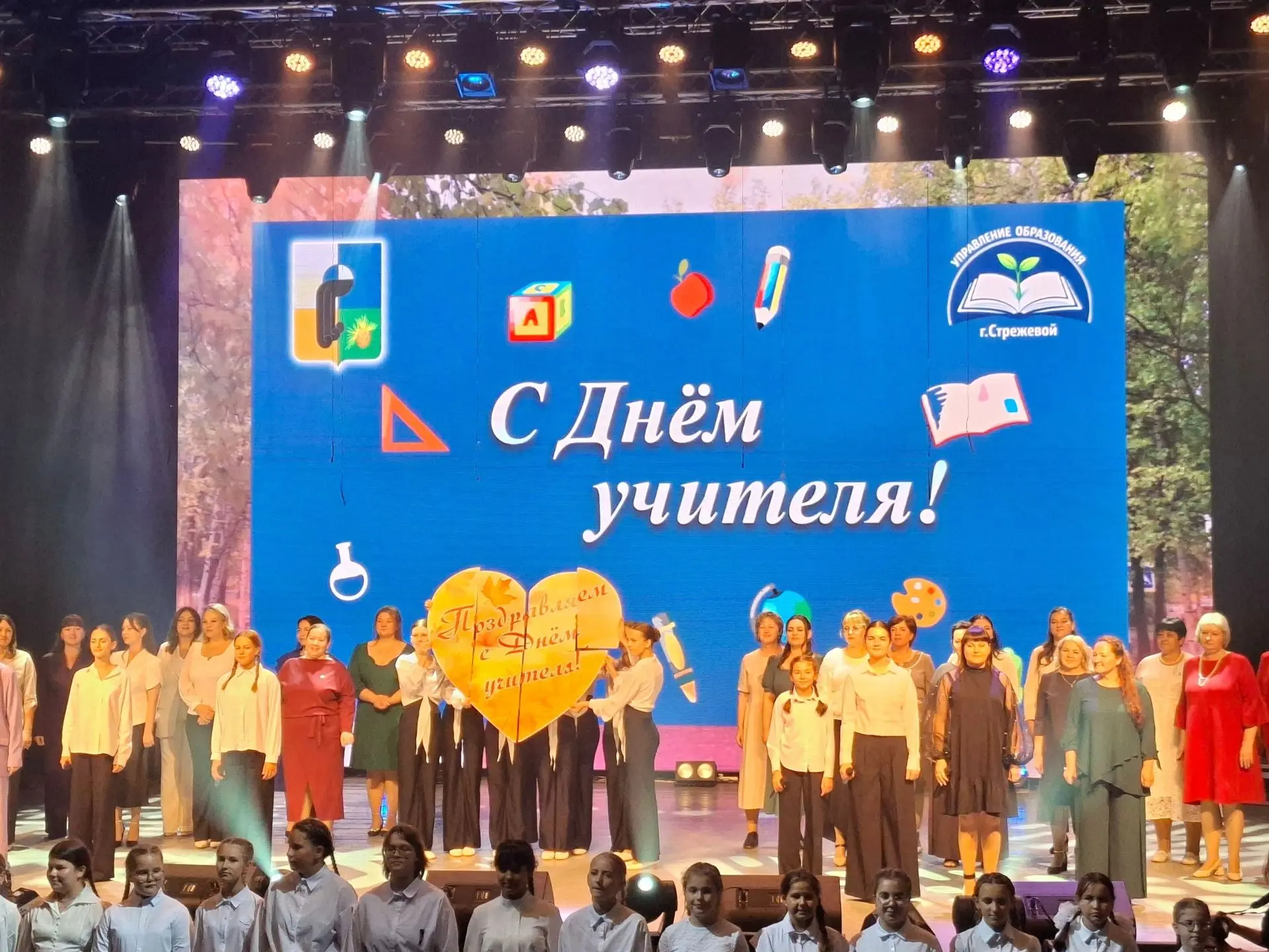 🎉Вчера во Дворце искусств «Современник» состоялся праздничный концерт, посвящённый Дню...