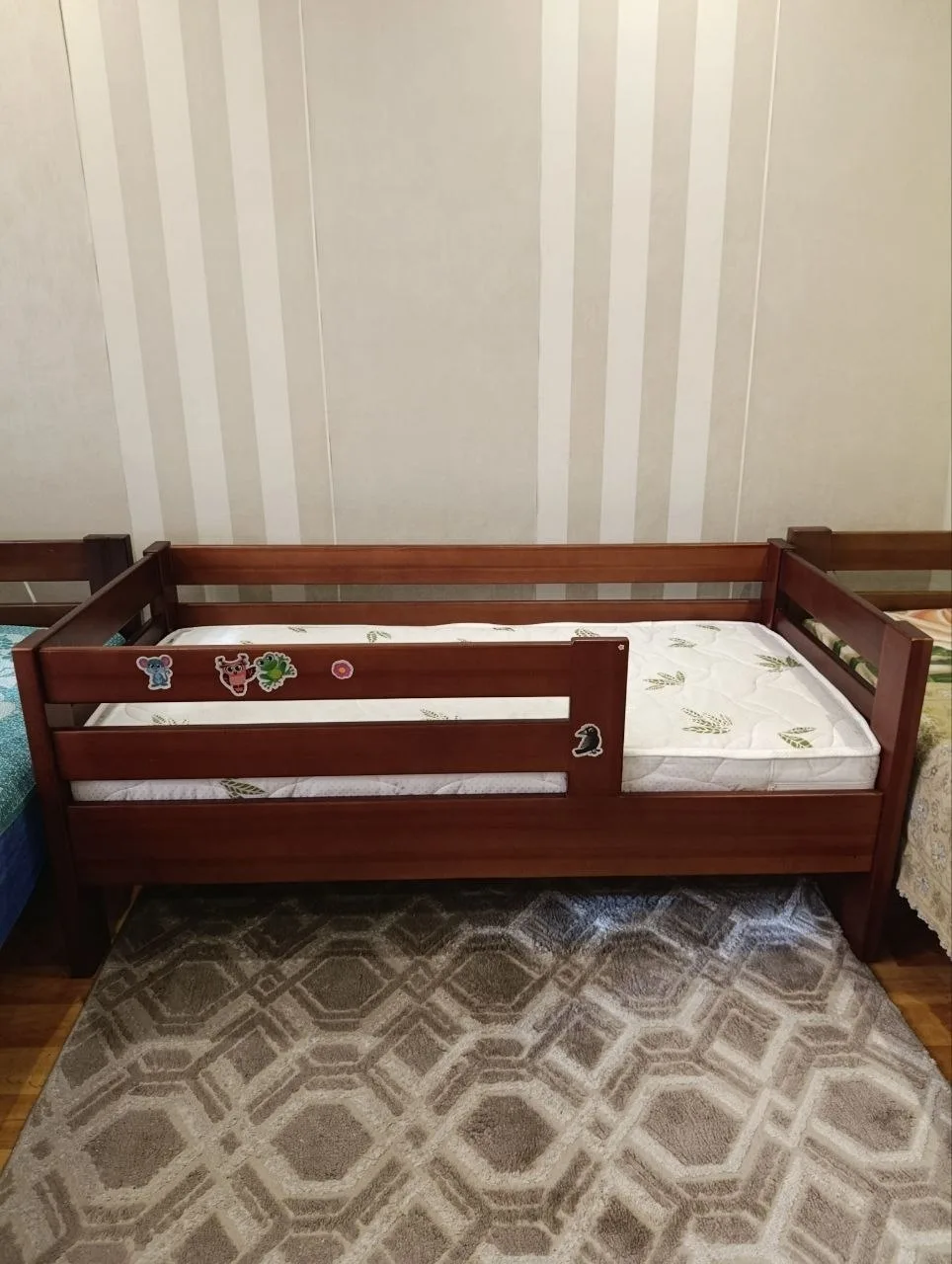 Продам детскую кровать из дерева, б/у, 5 000 руб., Донецк, р-н Маяка