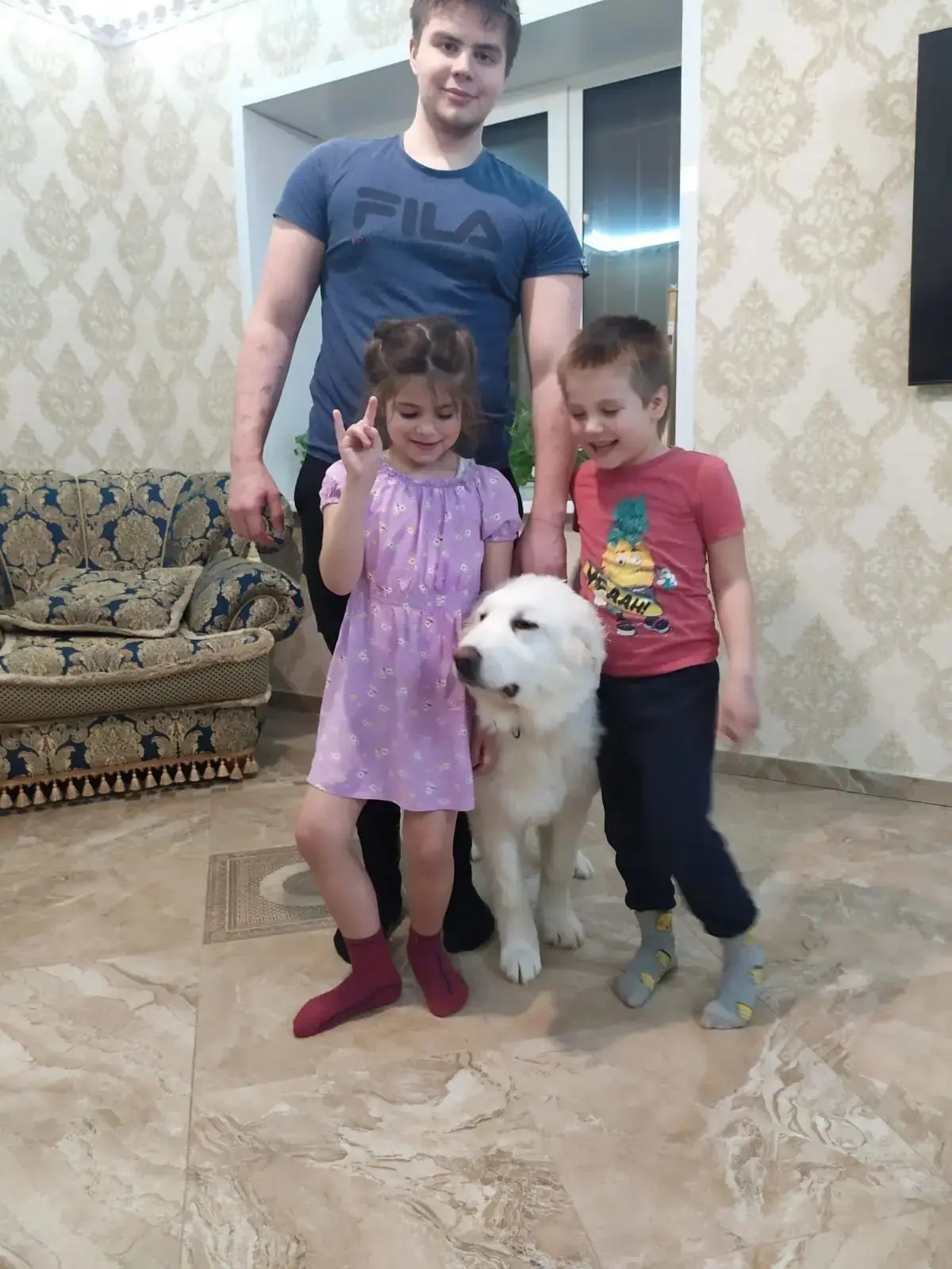 Вчера Саша попросил почистить наш чат в его телефоне. Столько фотографий нашла чудесных...