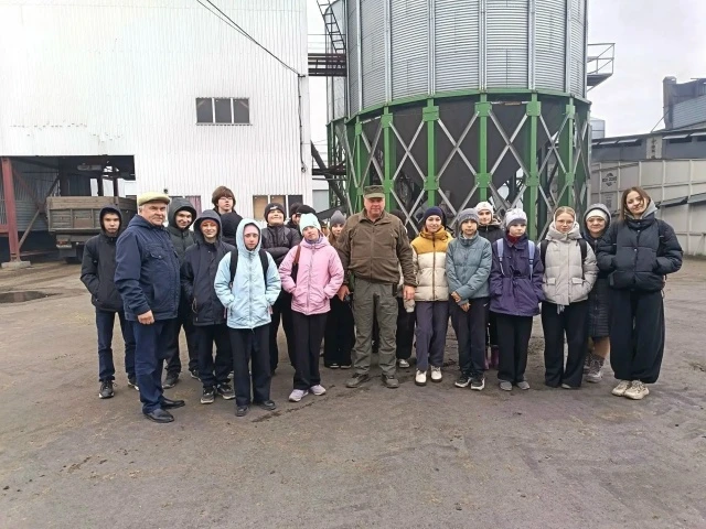 Учащиеся  Подстепновской школы посетили крестьянско‑фермерское хозяйство Е. А. Долгова.