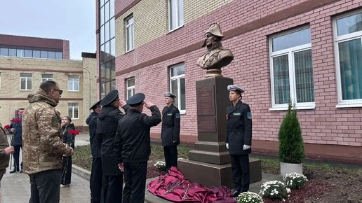 В Ярославле открыли бюст Федора Ушакова и мурал в честь флотоводца