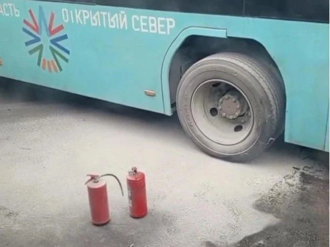 ❗️На Сульфате очередное ЧП с автобусом РИКО. Огонь вспыхнул в районе заднего колеса. По...