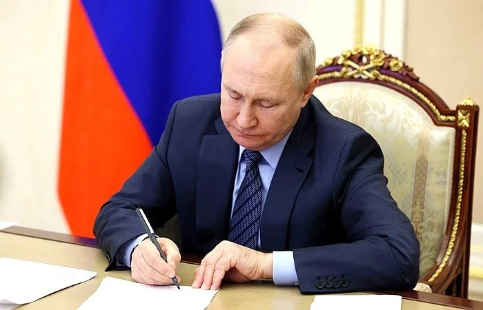 Владимир Путин подписал указ о передаче активов четырёх упаковочных предприятий во врем...