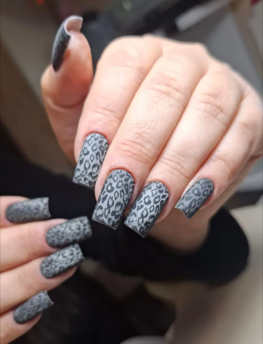 Животный принт на кошачьем глазе один из частых пожеланий на эту осень 🐅🐆🦓